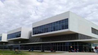 Un delincuente baleó a un joven en un glúteo al intentar robarle el celular en barrio San Agustín