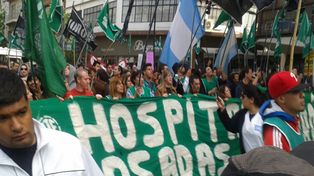 Un paciente se suicidó y arrastró al vacío al camillero que quiso salvarlo
