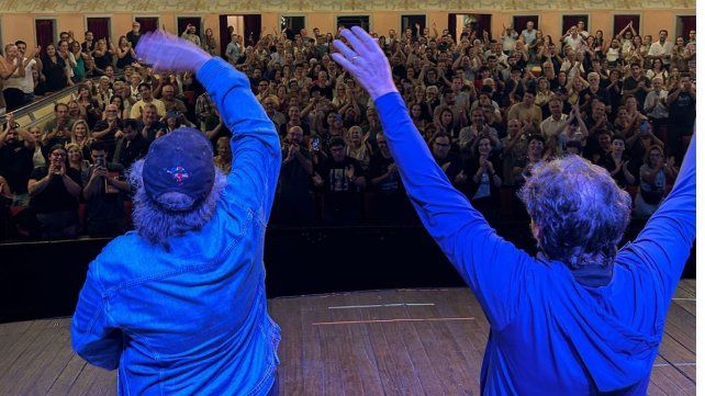 Fepile Pigna y Pedro Saborido llenaron el Teatro 3 de Febrero con Historias Argentinas