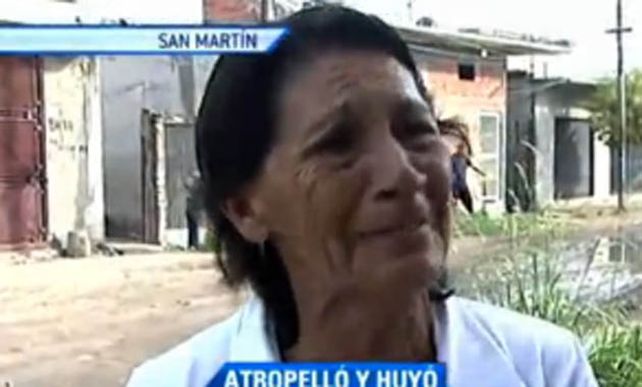 La abuela de la beba atropellada lloró desesperada ante las cámaras de televisión.