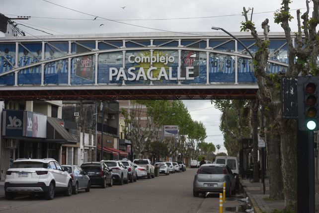 El puente une lo que era Olaff, que tenía espacio para unas 500 personas, con el inmueble anexado. En Pasacalle tienen capacidad para unas 3000 personas.