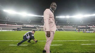 Segundo Castillo deslumbró a todos en el Monumental con su extravagante look.