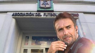 Gabriel Batistuta con los tapones de punta contra AFA