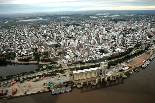 El Puerto y la ciudad de fondo.