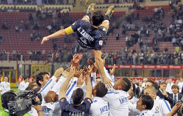 El equipo completo le dio un merecido homenaje al ex capitan de la selección argentina.