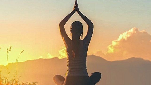 El yoga. Ofrece un remanso de calma. Puede aliviar la ansiedad y contribuir al bienestar mental.&nbsp;