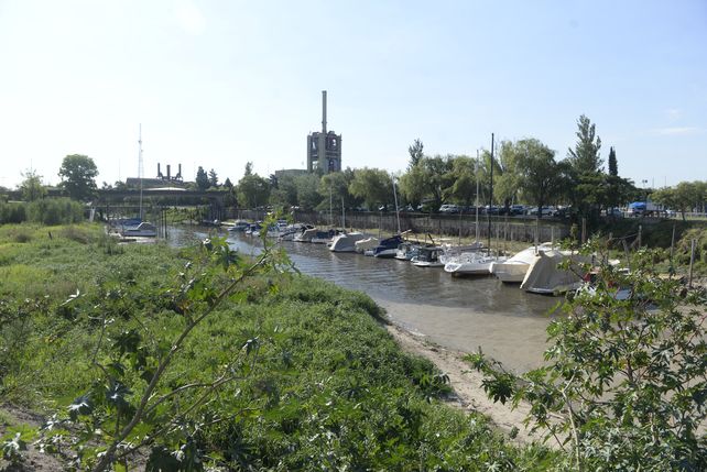 La iniciativa abarca dos hectáreas en el sector sur de la desembocadura del arroyo Ludueña hacia el río Paraná.
