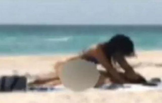 La pareja fue filmada en una playa del distrito de Manatee