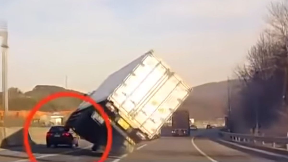Un camionero logró evitar una tragedia en plena autopista con una ...