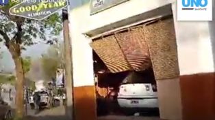 Chocó y terminó adentro de una gomería