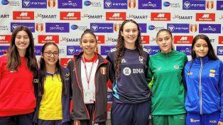 La capitana, Victoria Matich, oriunda de Campana, actualmente en River, en el lanzamiento del torneo.