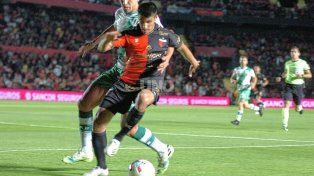 El delantero Nicolás Leguizamón llegó a Santa Fe para plasmar su regreso a Colón.