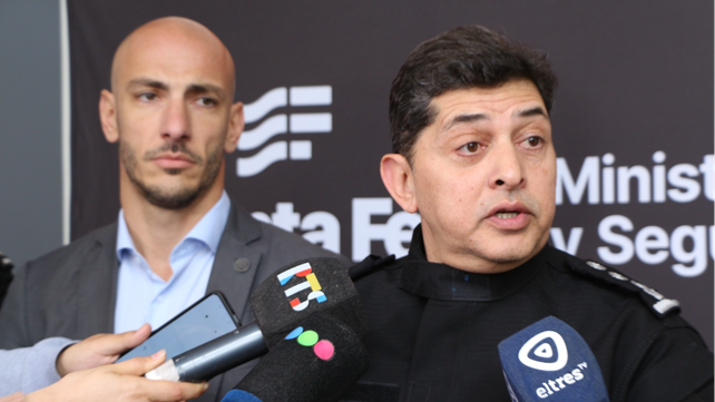 Claudio Romano, jefe de la UR II, y el secretario de Análisis y Gestión de la Información de Santa Fe, Esteban Santantino, durante la conferencia de prensa de esta mañana. 