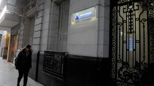 Denuncian a una familia por tener a un nene desnutrido y como esclavo sexual