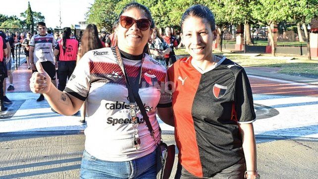 El color de los hinchas de Colón en el duelo ante Aldosivi