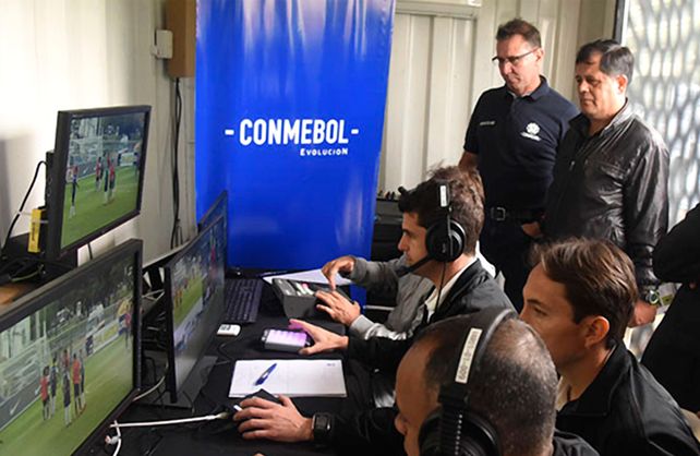 El VAR se prueba en cancha de Colón antes de jugar por la Sudamericana