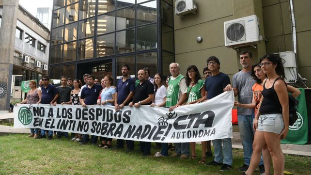 Protesta en el Inti Rosario por el despido de trabajadores