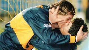 #DíaInternacionalDelBeso: El fútbol a los besos