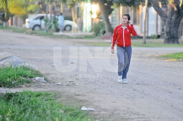 En tono marrón. Aún prevalecen las calles de tierra en esta zona de la capital provincial y es este uno de los principales reclamos a las autoridades.