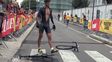 no aguanto la bronca por quedar afuera del podio y partio su bicicleta en dos