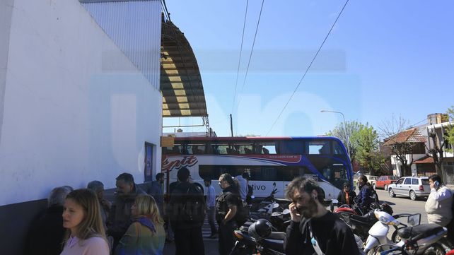 Frente a Flecha Bus protestaron por el despido de 37 trabajadores