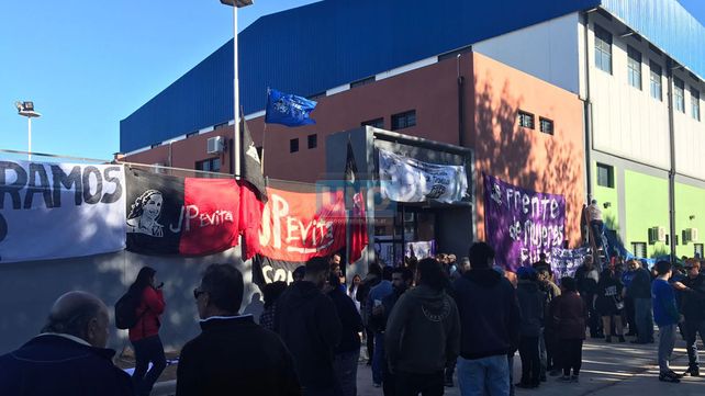 Una multitud despide los restos de Micaela García