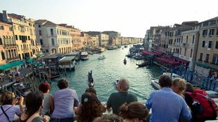 Venecia está harta de recibir a dos millones de turistas por mes