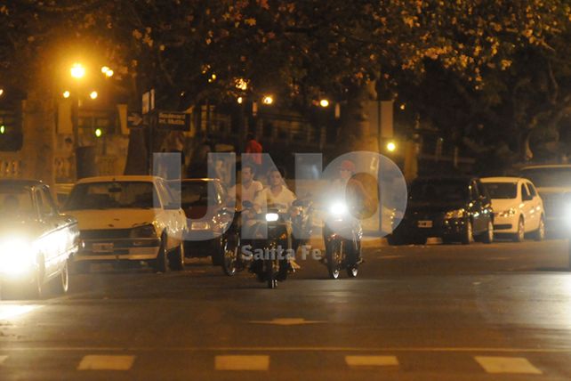 Dos menores atropellaron con su moto a una inspectora