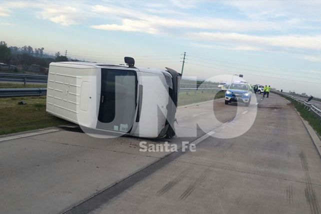 Volcó una trafic en circunvalación oeste
