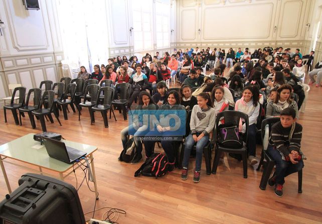 Jornada. Alumnos de la Olegario Andrade y Sarmiento compartieron miradas sobre lo ambiental. (Foto UNO/Juan Ignacio Pereira)