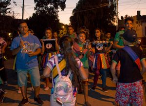 Carnavales en los barrios: el espíritu de Momo recorre las calles de Villa del Parque