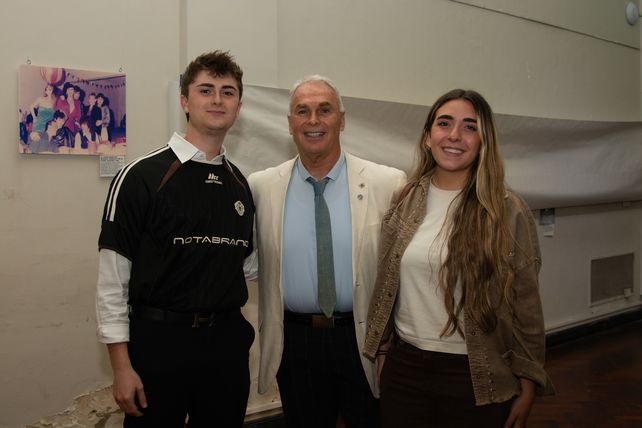 Abner y Sergio Hiskin y Sofía Romano