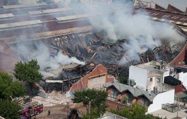 El incendio en Barracas se cobró la vida de nueve bomberos y rescatistas.