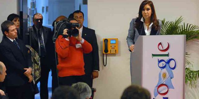 La presidenta resalt&oacute; la democratizaci&oacute;n de Internet frente a los medios tradicionales