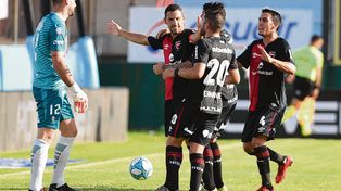 Festejo en Sarand&iacute;. Arsenal ser&aacute; el primero de la &ldquo;nueva pelea&rdquo; que vendr&aacute; al Coloso.