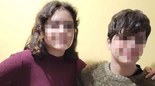 Abuelos de hermanos gemelos que cayeron de edificio arriban a Sallent, Barcelona, para reunirse con la familia. Catalogan el hecho como un caso de bullying