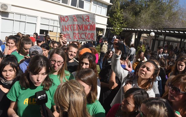 UNR: estudiantes de Psicología impidieron la elección del decano