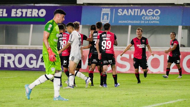 Todo es alegría leprosa en el final santiagueño