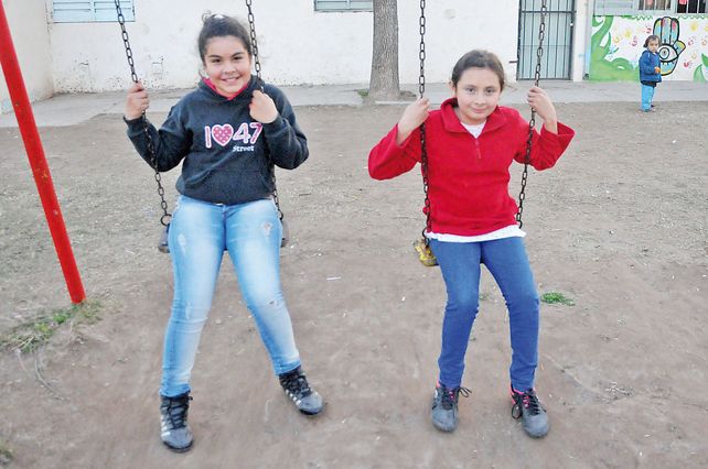 Compinches. Una tarde distinta para las inseparables Celeste Fernández y Araceli Schemberger.