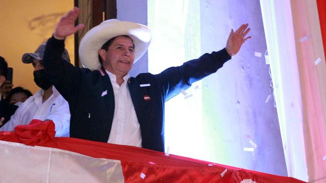 Gobernadores de Perú quieren adelantar las presidenciales