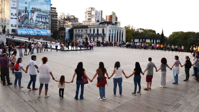 La primera edición del Programa Rosario Cuna de la Paz se celebró en el Monumento a la Bandera