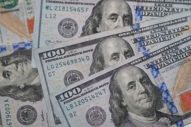 El mercado sigue de cerca el nivel de $1.500 del dólar