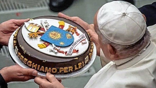 Este domingo Jorge Mario Bergoglio festeja un nuevo año de vida. El presente del argentino que preside la Iglesia Católica del mundo