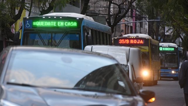 NUEVO RECLAMO. La medida de protesta afecta a los servicios de transporte de pasajeros urbanos e interurbanos.