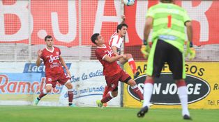 Atlético hizo un aceptable primer tiempo, pero sufrió en el complemento.