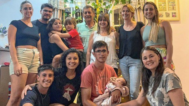 Joaquín Barolín (abajo a la izquierda) atendió el llamado de Ovación desde San Gustavo.