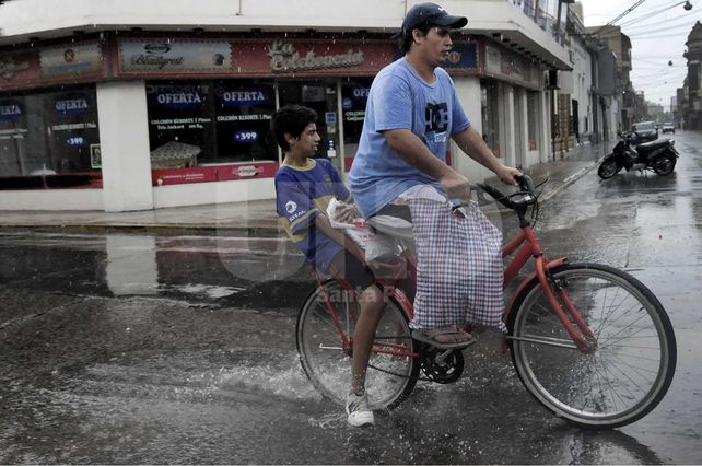 Se cumplió lo pronosticado y una tormenta cayó en la tarde de hoy en Santa Fe