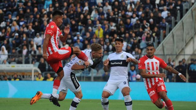 Instituto cometió errores en La Plata y perdió ante Gimnasia. El domingo 26 recibirá a Newells en el Kempes.
