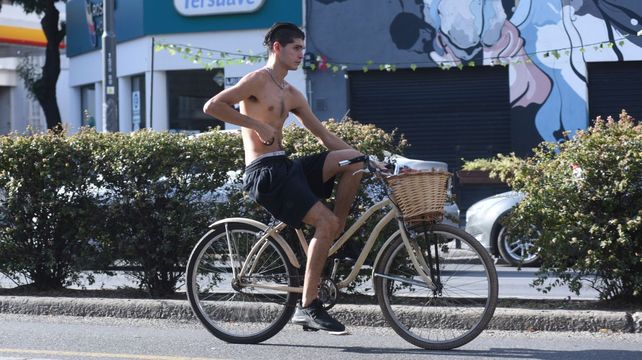 Los rosarinos le hacen frente como pueden a la ola de calor que azota a la ciudad.&nbsp;