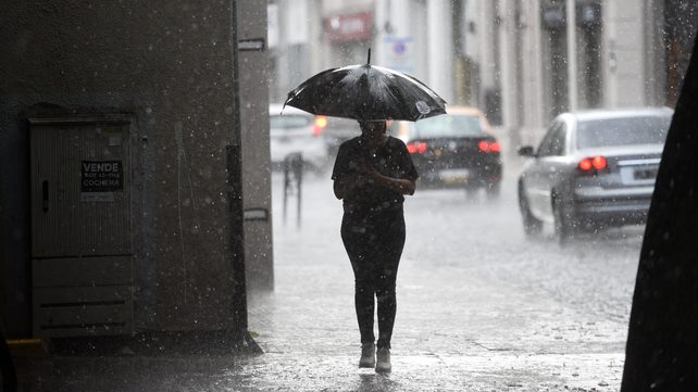 El SMN lanzó un alerta naranja por tormentas para el final del viernes y el principio del sábado.